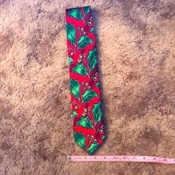 Christmas Tie - Picture 1 of 4